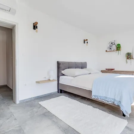 Aria By Interhome *