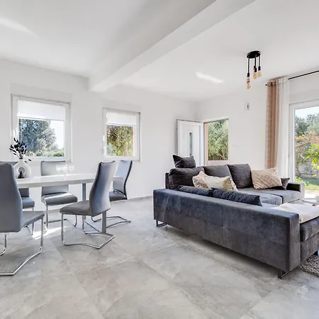 Aria By Interhome