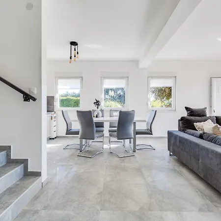 Aria By Interhome بيت للعطل Sukošan