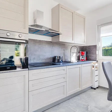 Aria By Interhome בית נופש Sukošan